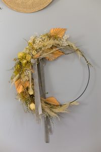 Keltainen kranssi halk. 50 cm