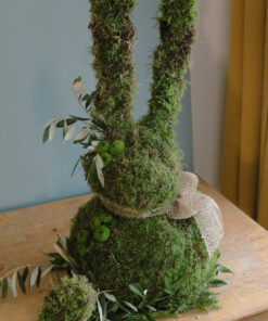 Pääsiäispupun muotoon koristeltu koriste