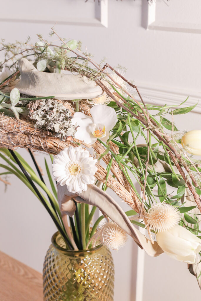 Lähikuvaa kukkien asettelusta